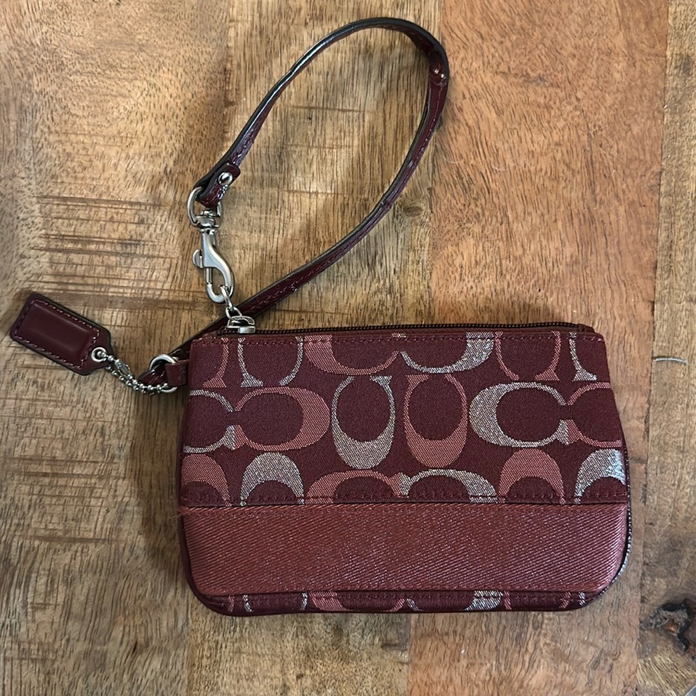 SIGNATURE NEW COACH WRISTLET ( MAROON &SILVER)💕💕💕🔥🔥🔥🔥🔥